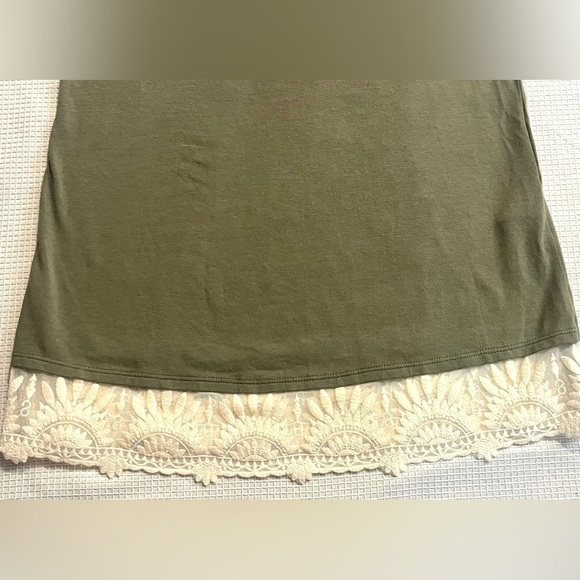 Hollister Women’s Olive Green Tank Top with Lace Hem Size XS - Picture 2 of 13
